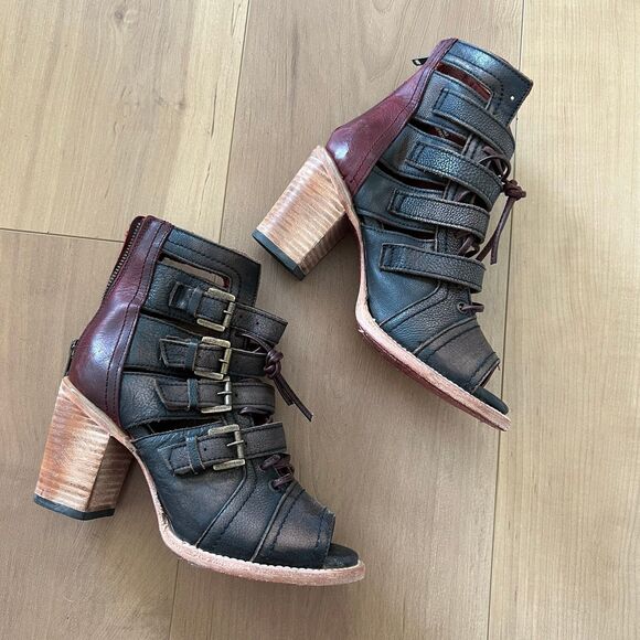 Like New Freebird Braeden SZ 8 Black Multi Strappy Peep Toe Leather Bootie Heels - Picture 1 of 7